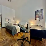 Central Apartment * Milaan