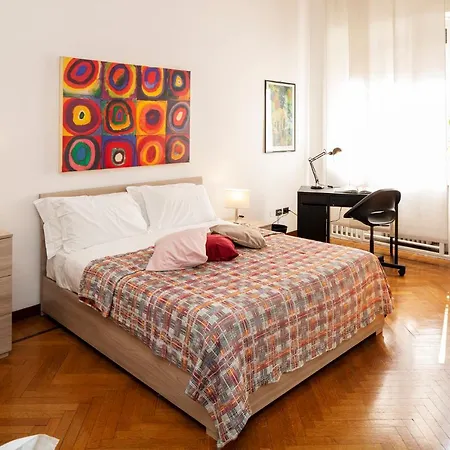 Central Apartment *