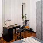 Central Apartment *